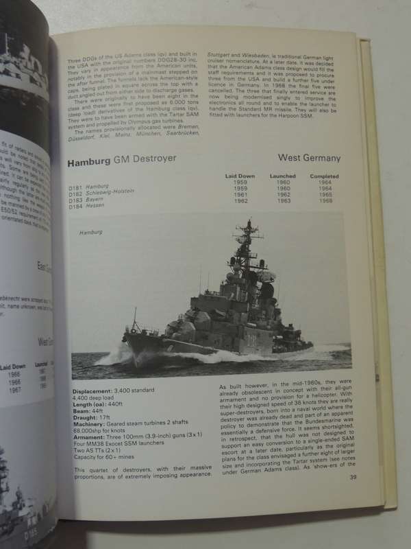 Warships Of The World: Escort Vessels  - Bernard Ireland