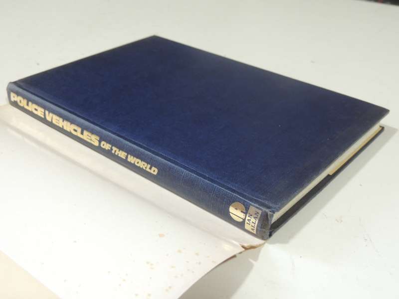 Police Vehicles Of The World - Roy D. Ingleton