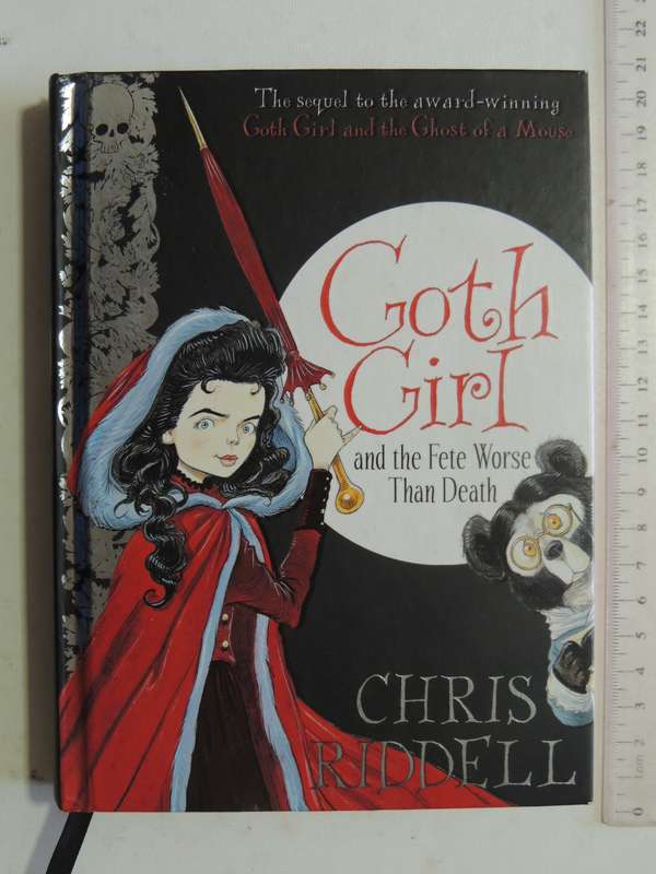 Goth Girl and the Fete Worse Than Death - Chris Riddell