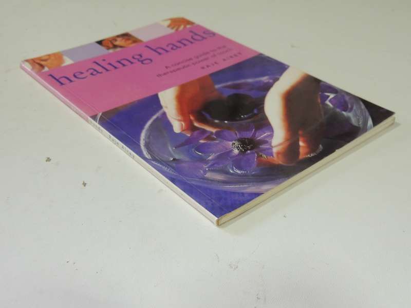 Healing Hands: A Concise Guide To The Therapeutic Power Of Touch - Raje Airey