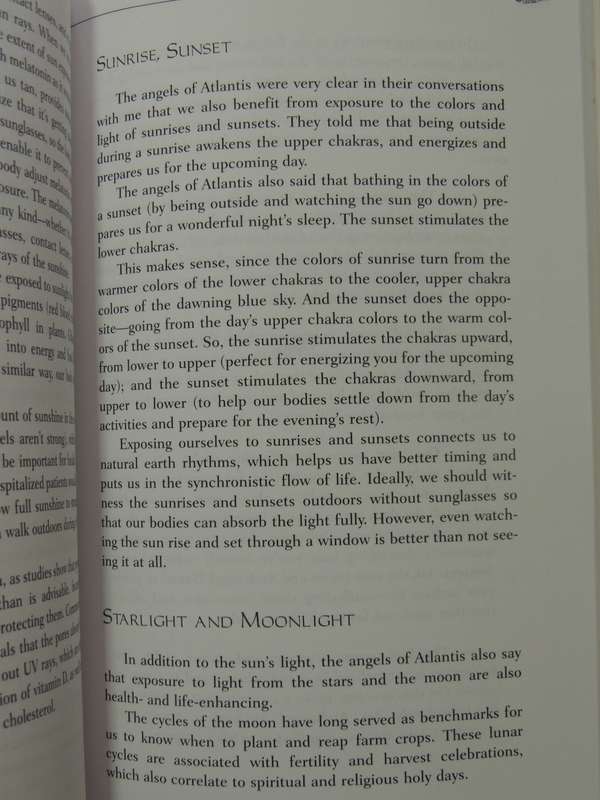 Angel Medicine: How To Heal The Body And MindWith The Help Of The Angels - Doreen Virtue, Ph.D.