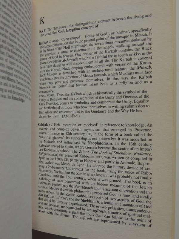 The Watkins Dictionary of Religions and Seculiar Faiths - Gerald Benedict