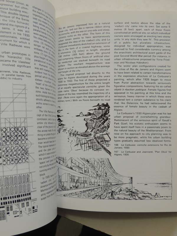 Modern Architecture: A Critical History - Kenneth Frampton