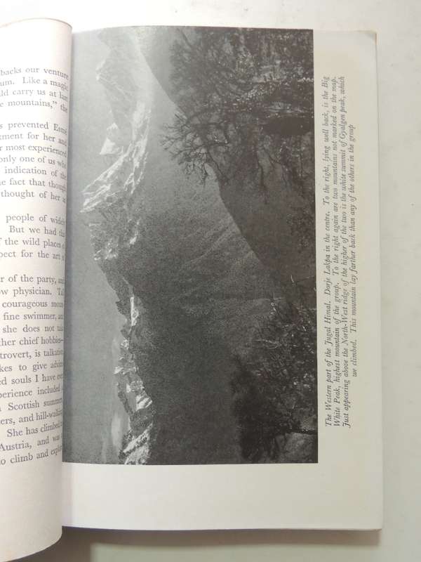 Tents In The Cloud: The First Women's Himalayan Expedition - Monica Jackson & Elizabeth Jackson