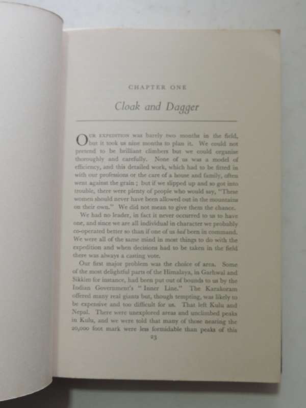 Tents In The Cloud: The First Women's Himalayan Expedition - Monica Jackson & Elizabeth Jackson
