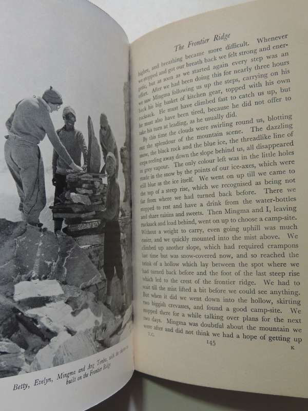 Tents In The Cloud: The First Women's Himalayan Expedition - Monica Jackson & Elizabeth Jackson