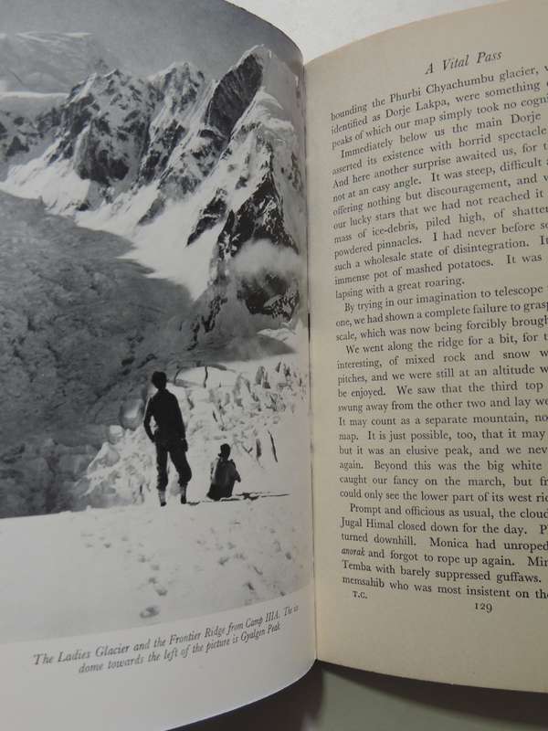 Tents In The Cloud: The First Women's Himalayan Expedition - Monica Jackson & Elizabeth Jackson