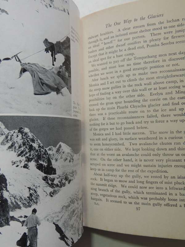 Tents In The Cloud: The First Women's Himalayan Expedition - Monica Jackson & Elizabeth Jackson