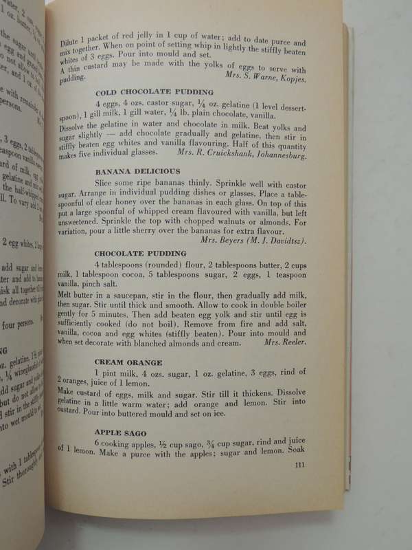 Ouma's Cookery Book - Mrs. Roy Hendrie  1940 First Edition