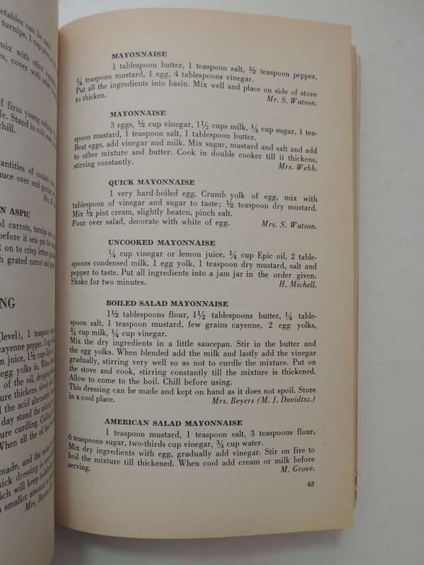 Ouma's Cookery Book - Mrs. Roy Hendrie  1940 First Edition