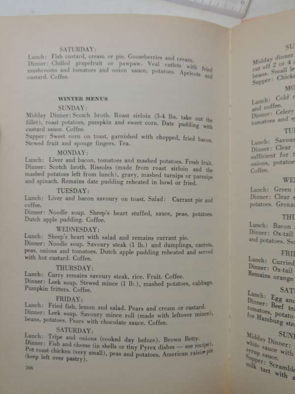 Ouma's Cookery Book - Mrs. Roy Hendrie  1940 First Edition