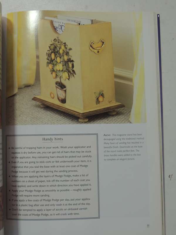 Decoupage: A Practical Step-By-StepGuide - Tracy Boomer & Deborah Morbin