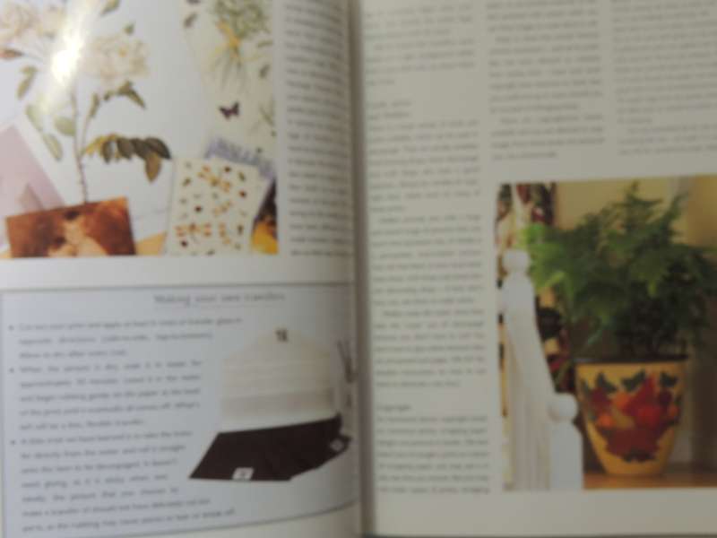 Decoupage: A Practical Step-By-StepGuide - Tracy Boomer & Deborah Morbin