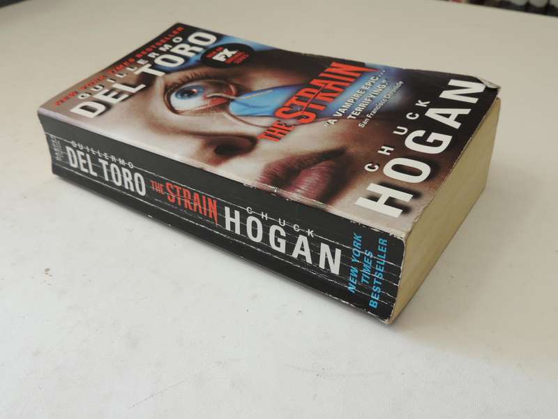 The Strain - Guillermo Del Toro, Chuck Hogan