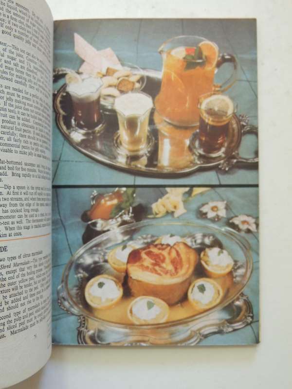 Sunshine Recipe Book: 350 Ways Of Using Citrus Fruit - ed Hilda Gerber