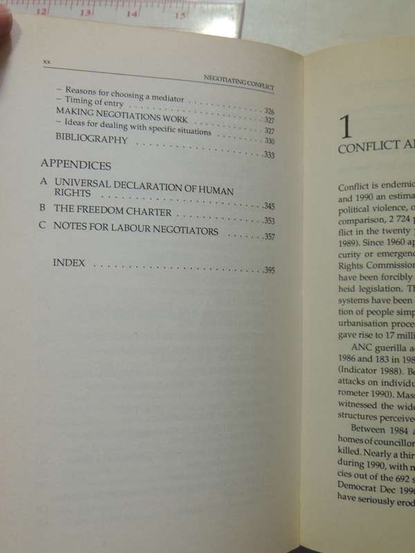 Negotiating Conflict: Insights And Skills For Negotiators And Peacemakers - Mark Anstey