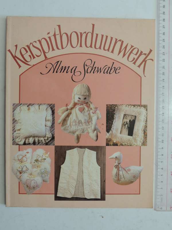 Kerspitborduurwerk - Alma Schwabe