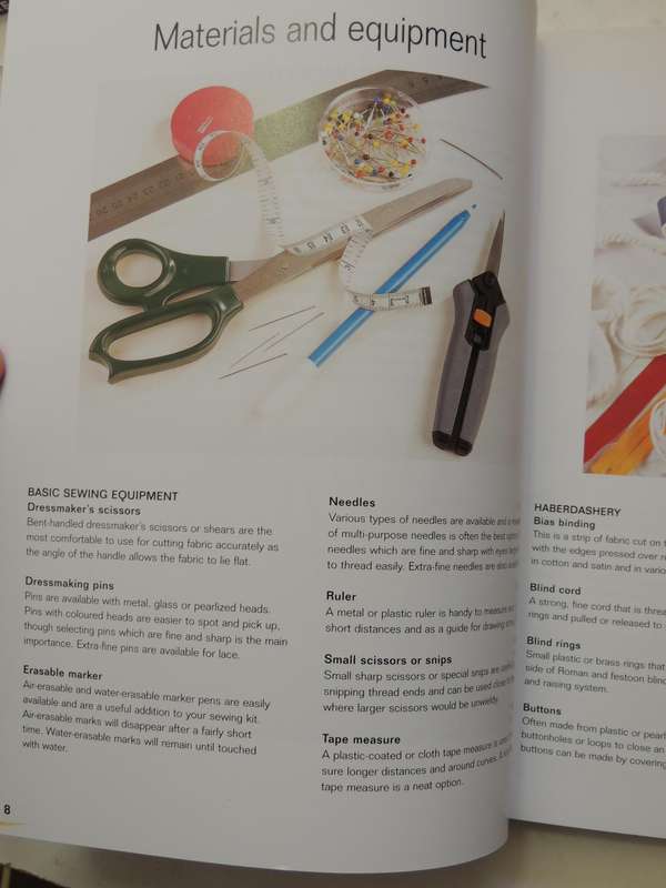 Soft Furnishings: Over 50 Easy-To-Make Designs For Beds, Chairs, Tables And Windows- Chris Jefferys