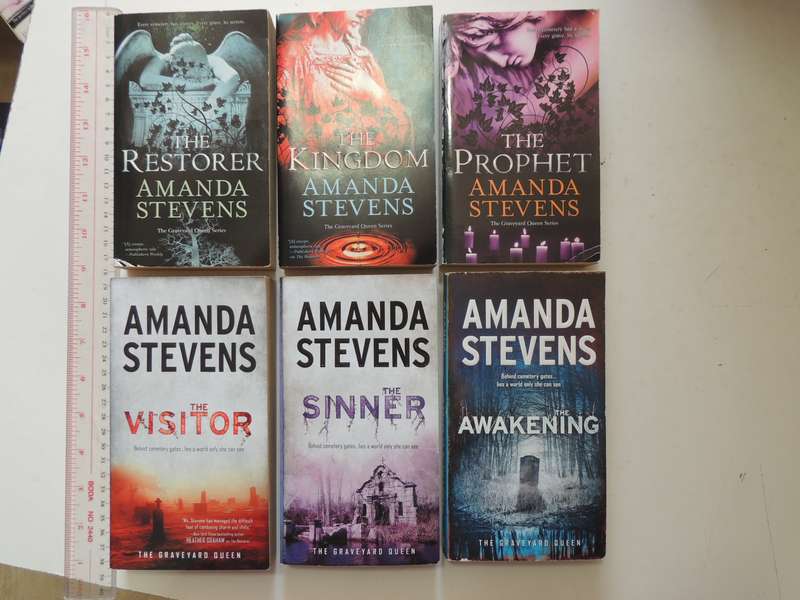 Graveyard Queen Series,The Restorer,Kingdom,Prophet,Visitor,Sinner,Awakening 6 Vol's- Amanda Stevens