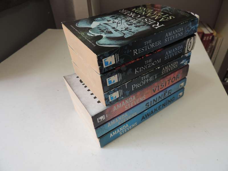 Graveyard Queen Series,The Restorer,Kingdom,Prophet,Visitor,Sinner,Awakening 6 Vol's- Amanda Stevens