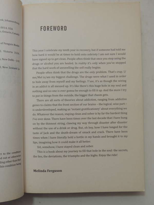 Hooked: Secrets and Highs of a Sober Addict - Melinda Ferguson