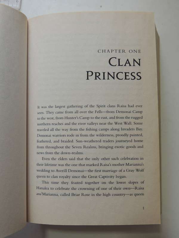 The Crimson Crown - The Seven Realms Series Book 4 - Cinda Williams Chima