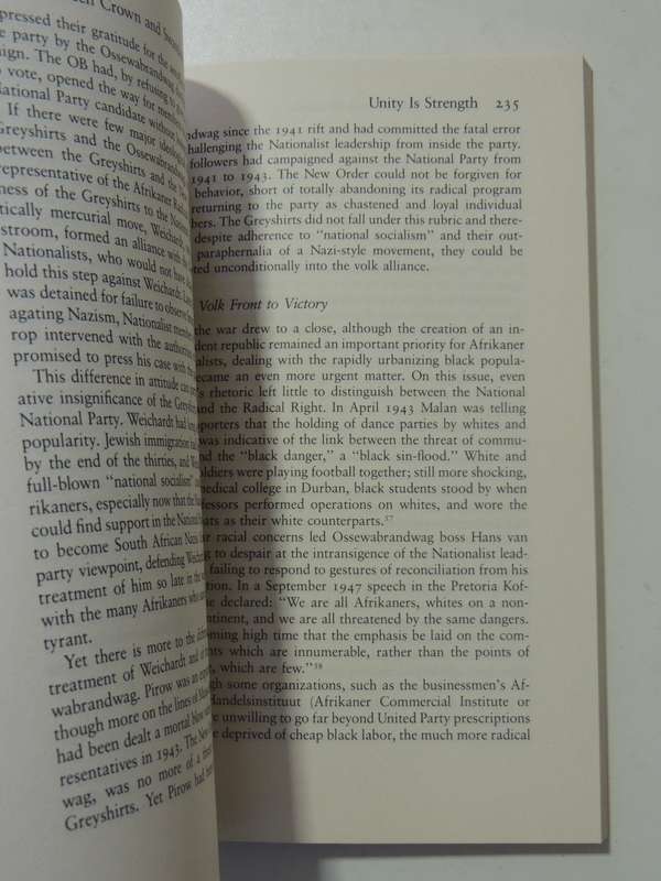 Between Crown And Swastika: The Impact Of The Radical Right Of The Afrikaner....- Patrick J. Furlong