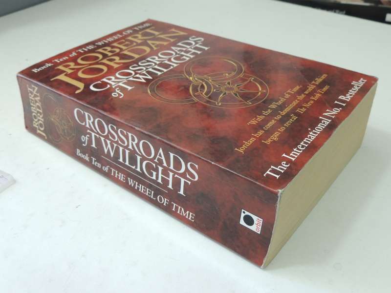 The Wheel of Time - Crossroads of Twilight - Book 10 - Robert Jordan, Brandon Sanderson