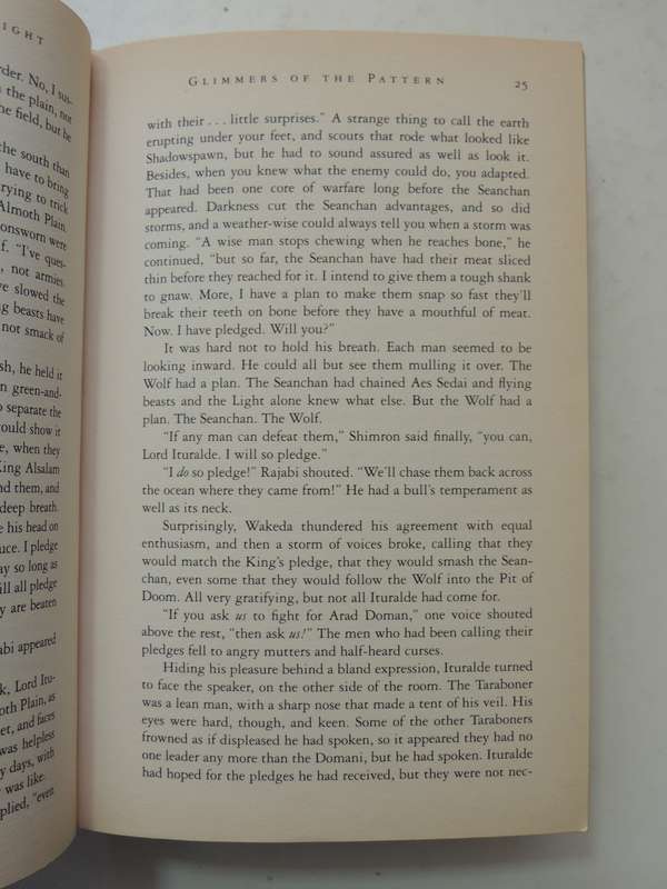 The Wheel of Time - Crossroads of Twilight - Book 10 - Robert Jordan, Brandon Sanderson