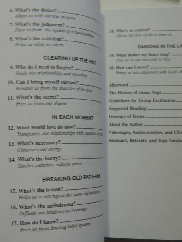 20 Questions for Enlightened Living - Peace & Freedom through Jnana Yoga - Julia Tindall