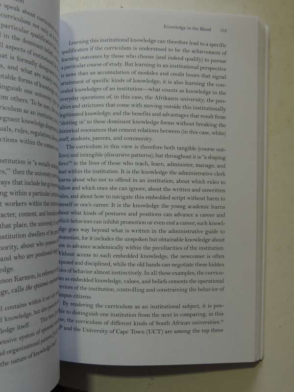 Knowledge In The Blood: Confronting Race And The Apartheid Past - Jonathan D. Jansen