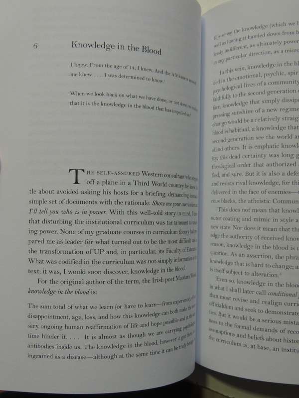 Knowledge In The Blood: Confronting Race And The Apartheid Past - Jonathan D. Jansen