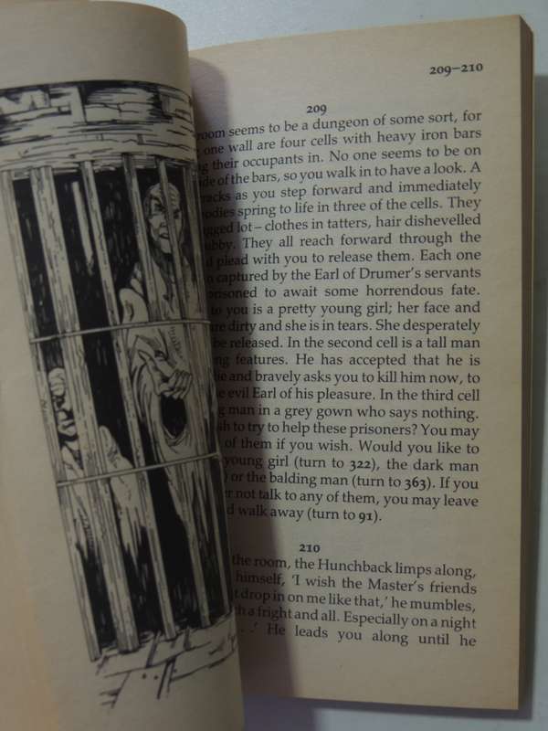 Steve Jackson's House of Hell - Fighting Fantasy -Game Book 10 -Steve Jackson  1984 Adventure Gamebo