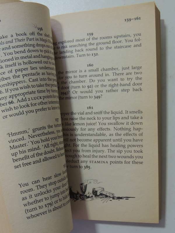 Steve Jackson's House of Hell - Fighting Fantasy -Game Book 10 -Steve Jackson  1984 Adventure Gamebo