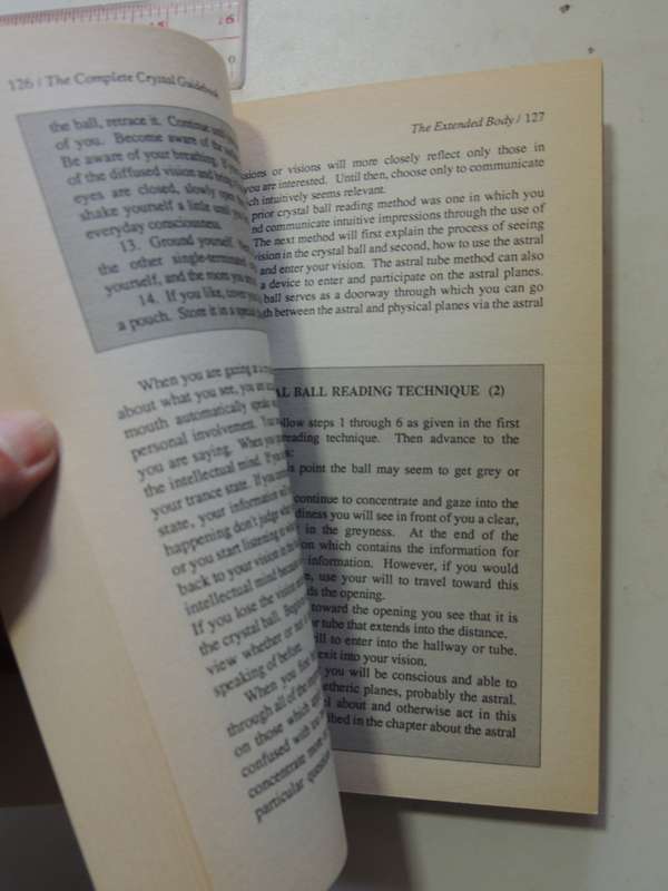 The Complete Crystal Guide Book - Uma Silbey