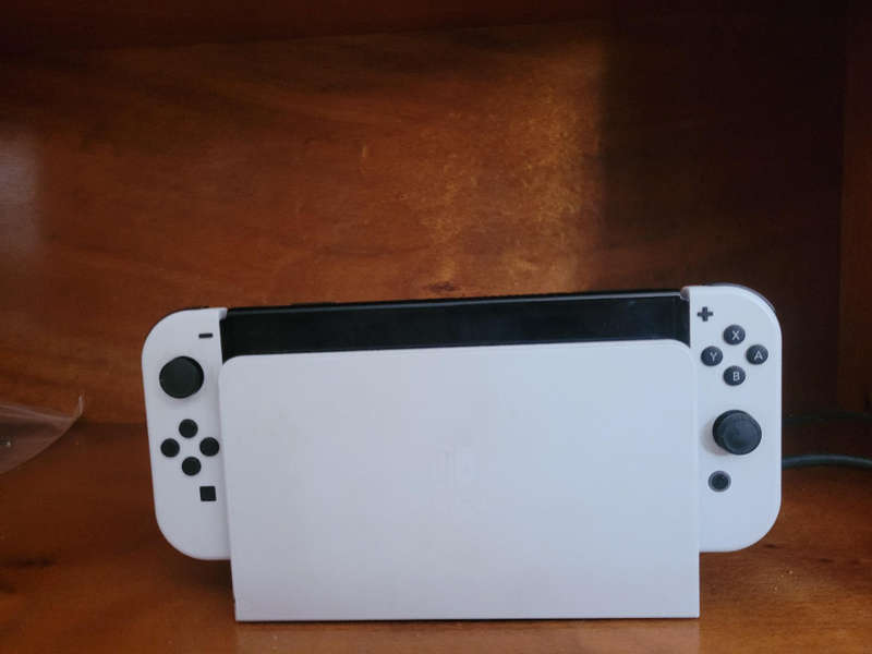 Nintendo switch OLED + dock and carry case