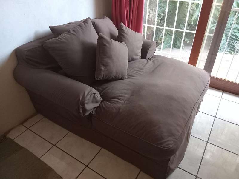 Large and Comfortable Daybed