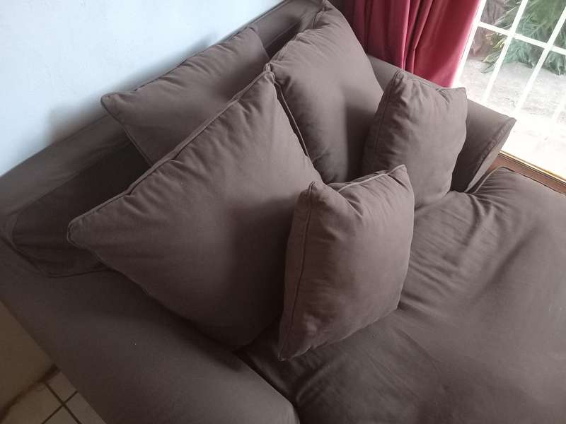 Large and Comfortable Daybed