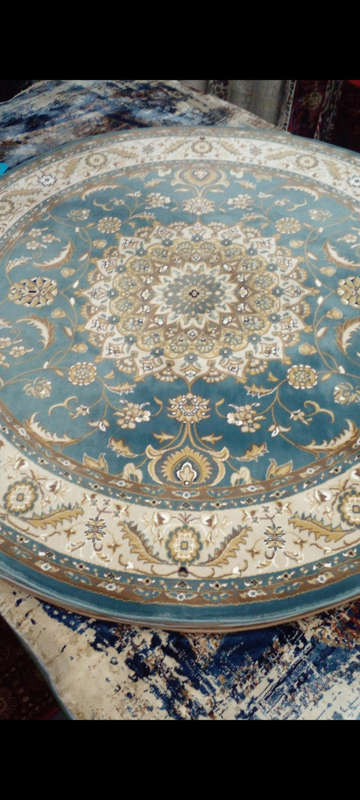 Round design persian carpet