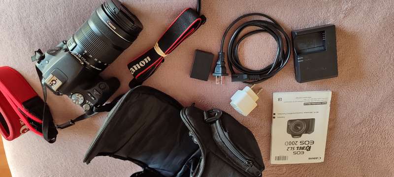 Canon 200D EOS DSLR & Canon EF-S 18-135mm F3.5-5.6 IS STM
