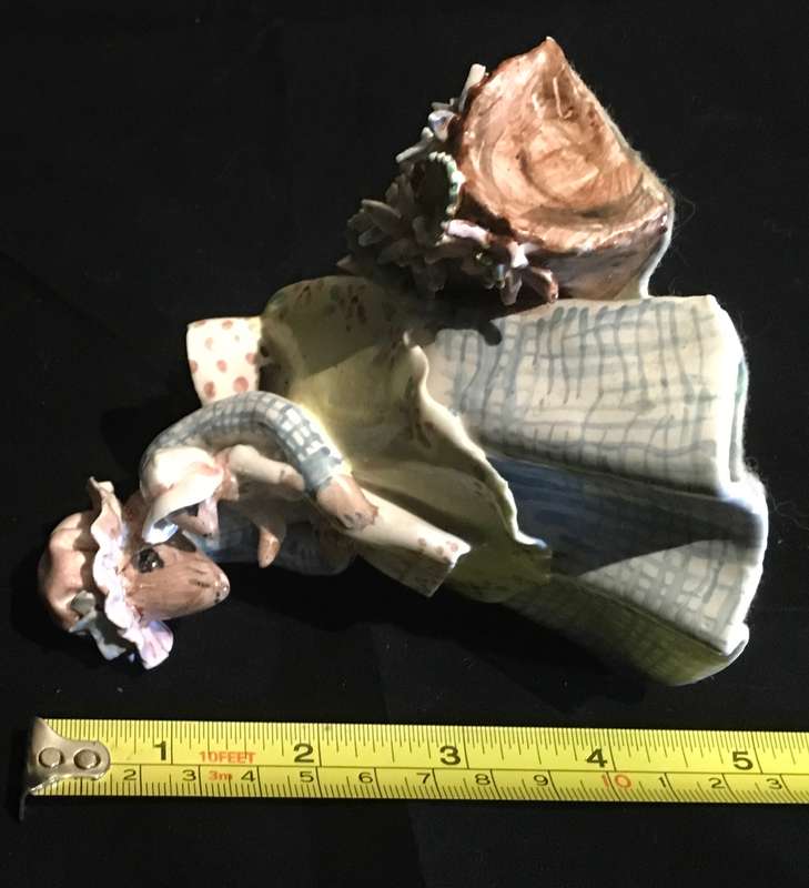 Porcelain mother and baby mouse