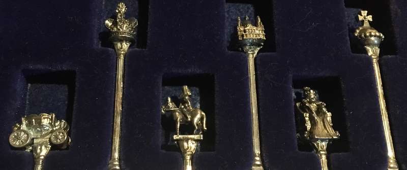 Commemorative boxed spoon set by Exquisite E.J Co - Silver Jubilee 1977