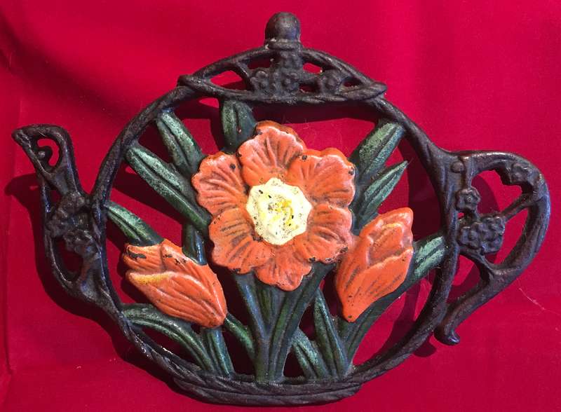Cast Iron Vintage Teapot shaped Trivet/Pot stand