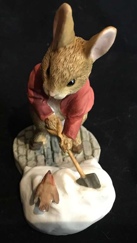 Beatrix Potter Peter Rabbit Shovelling Snow Figurine