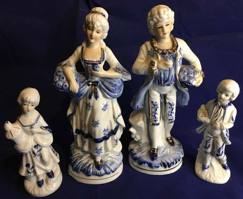 Ornaments set of 4 Blue, white and gold