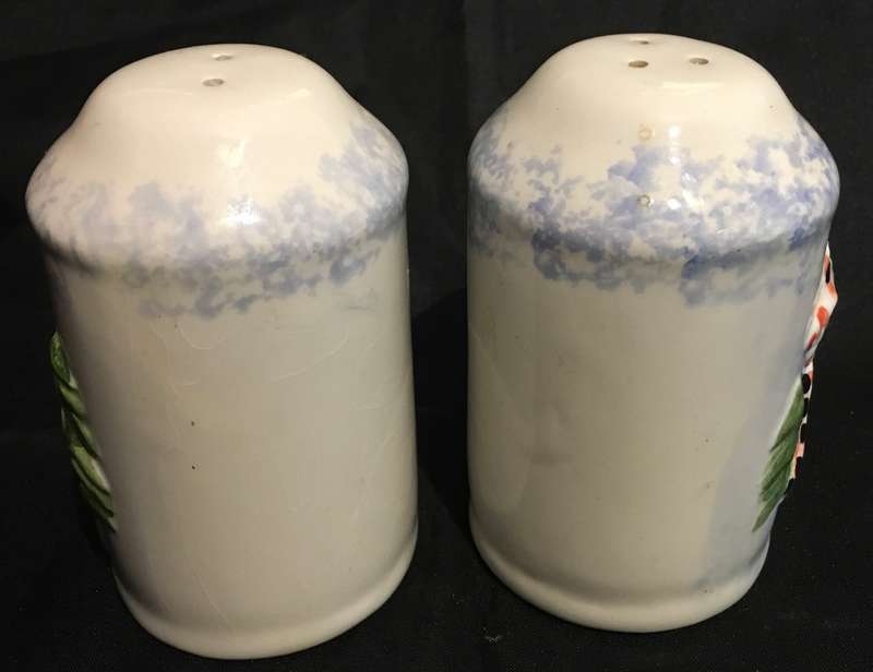 Christmas themed salt and pepper shaker