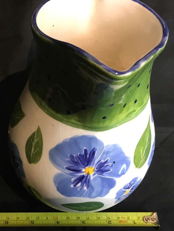 Ceramic pitcher (25cm high)