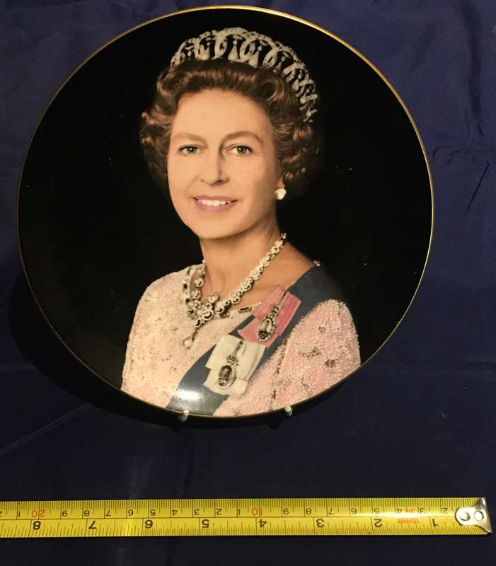 Crown Staffordshire limited edition 1977 Silver Jubilee Queen Elizabeth II silver jubilee plate