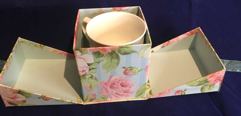 Mug with pink roses