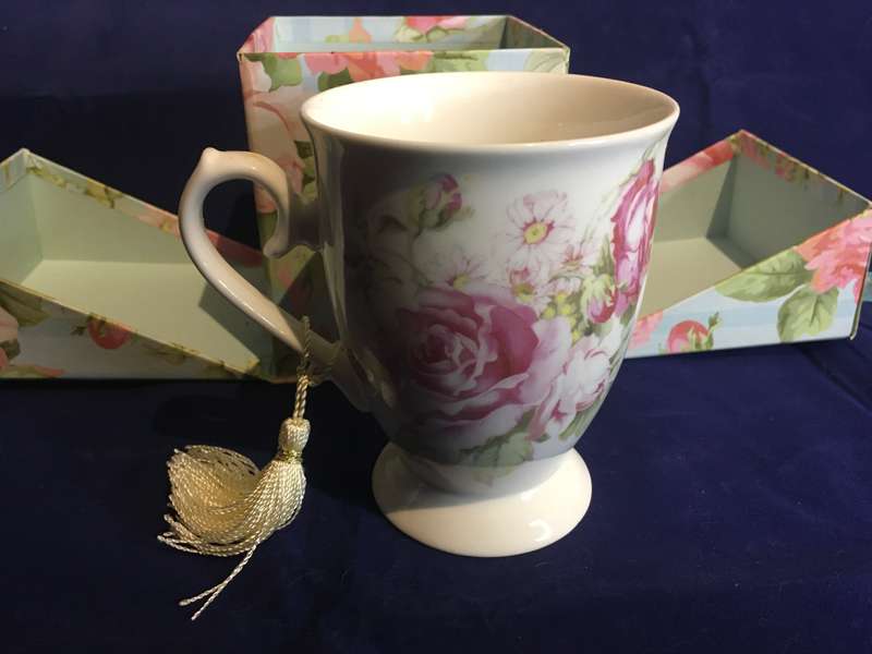Mug with pink roses